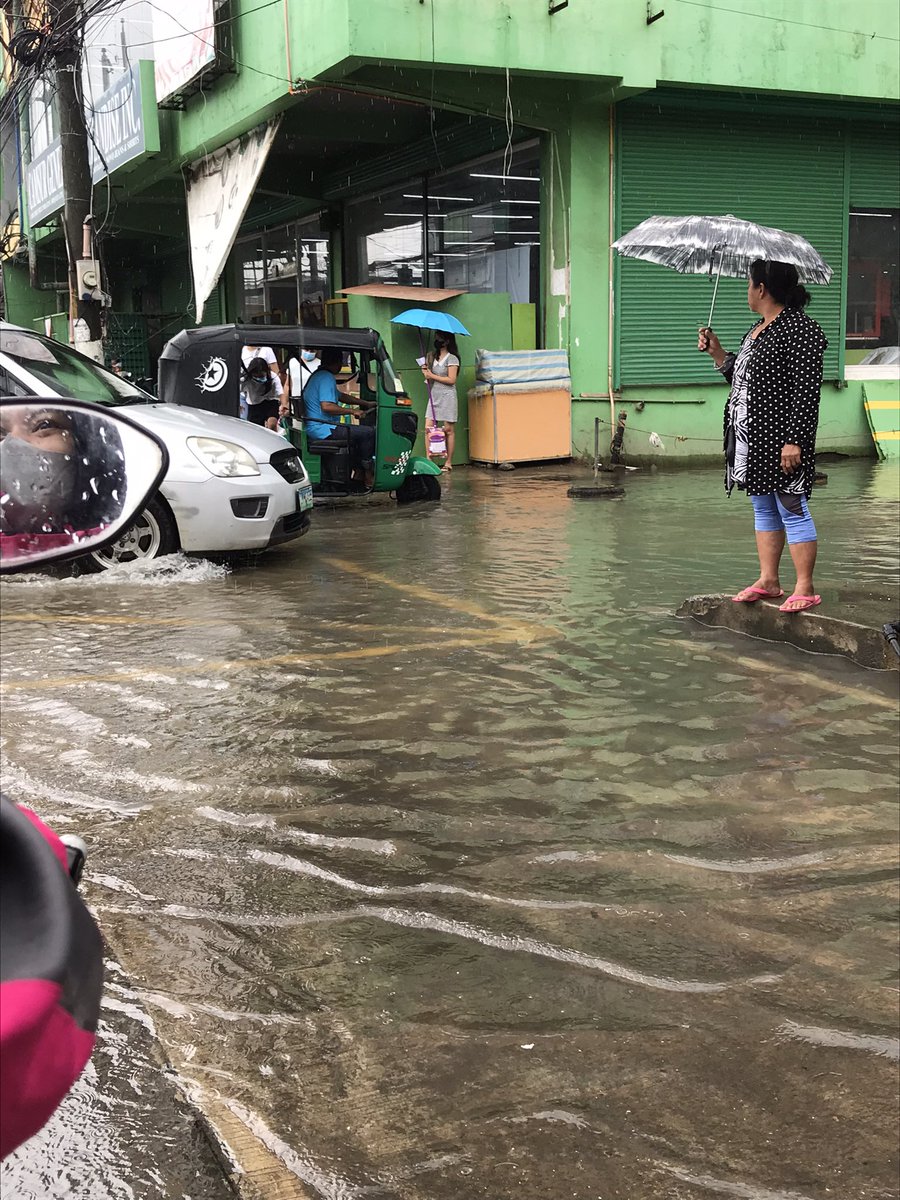 imjcsantiago's tweet photo. Itβs a very sad day for many of us. A heavy feeling looms all over the province. The rain has not stopped. It looks like itβs not stopping anytime soon. We donβt know what will happen next. Keep us in your prayers. Itβs pretty bad out here. #PrayForMisOcc https://t.co/xnnV1F6B0x