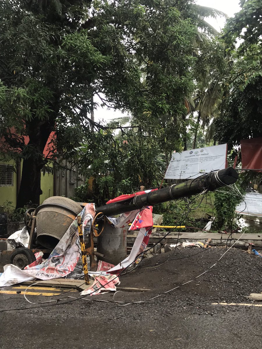 imjcsantiago's tweet photo. Itβs a very sad day for many of us. A heavy feeling looms all over the province. The rain has not stopped. It looks like itβs not stopping anytime soon. We donβt know what will happen next. Keep us in your prayers. Itβs pretty bad out here. #PrayForMisOcc https://t.co/xnnV1F6B0x