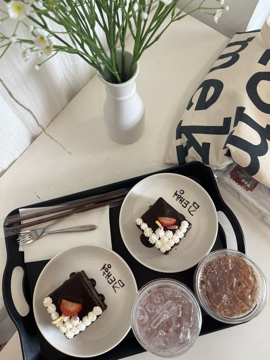 foryou_ddaeng's tweet image. ‧⁺꒰ Taehyung Day ꒱˚⁺ 🎁🎄

#Christmastreewithtinyboy
#HAPPYVDAY
#HappyBirthdaytaehyung
#HappyTaehyungDay