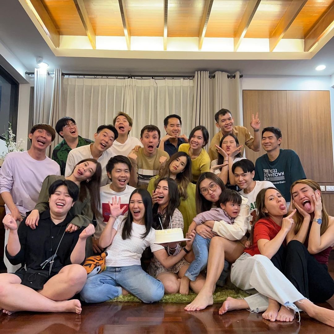 we_arebellaclub's tweet photo. ปีๆนึงแทบไม่ได้ไปเจอเพื่อนเลย
แต่ก้ยังคงอยุ่กันแบบนี้ 💕
#HKAgency #14yearsandstillcounting
Repost •pandaworwit
#HappyBellaDay2022
#bellacampen #เบลล่าราณี
📌 https://t.co/a8xzaLoCGW https://t.co/rzydr5hgzp