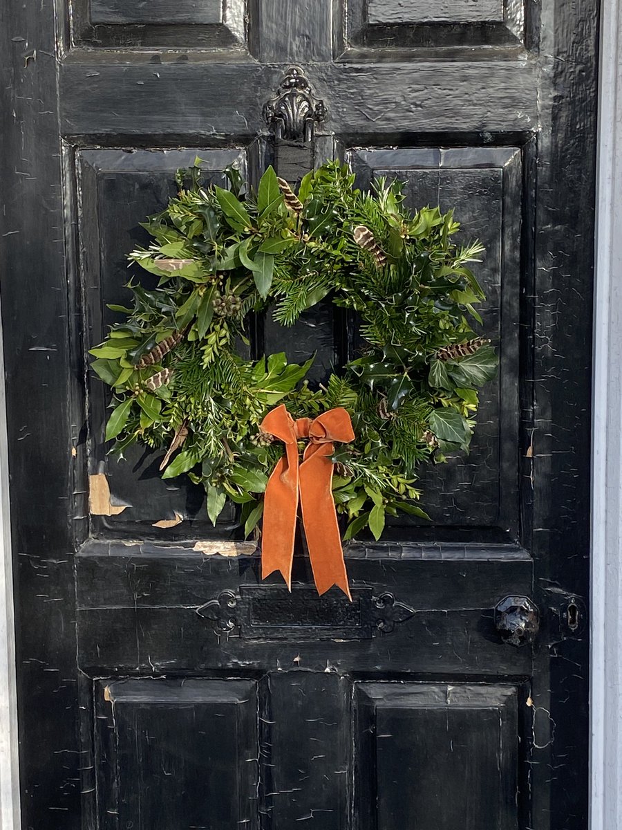 Christmas casualties so far:
1 x port glass 
1/2 #baronbigod <a href="/FenFarmDairy/">Fen Farm Dairy</a> 
1/4 #somersetbrie 
(Last two courtesy of dog)
Merry Christmas all x
#norfolkchristmas #familytime #homemadewreath