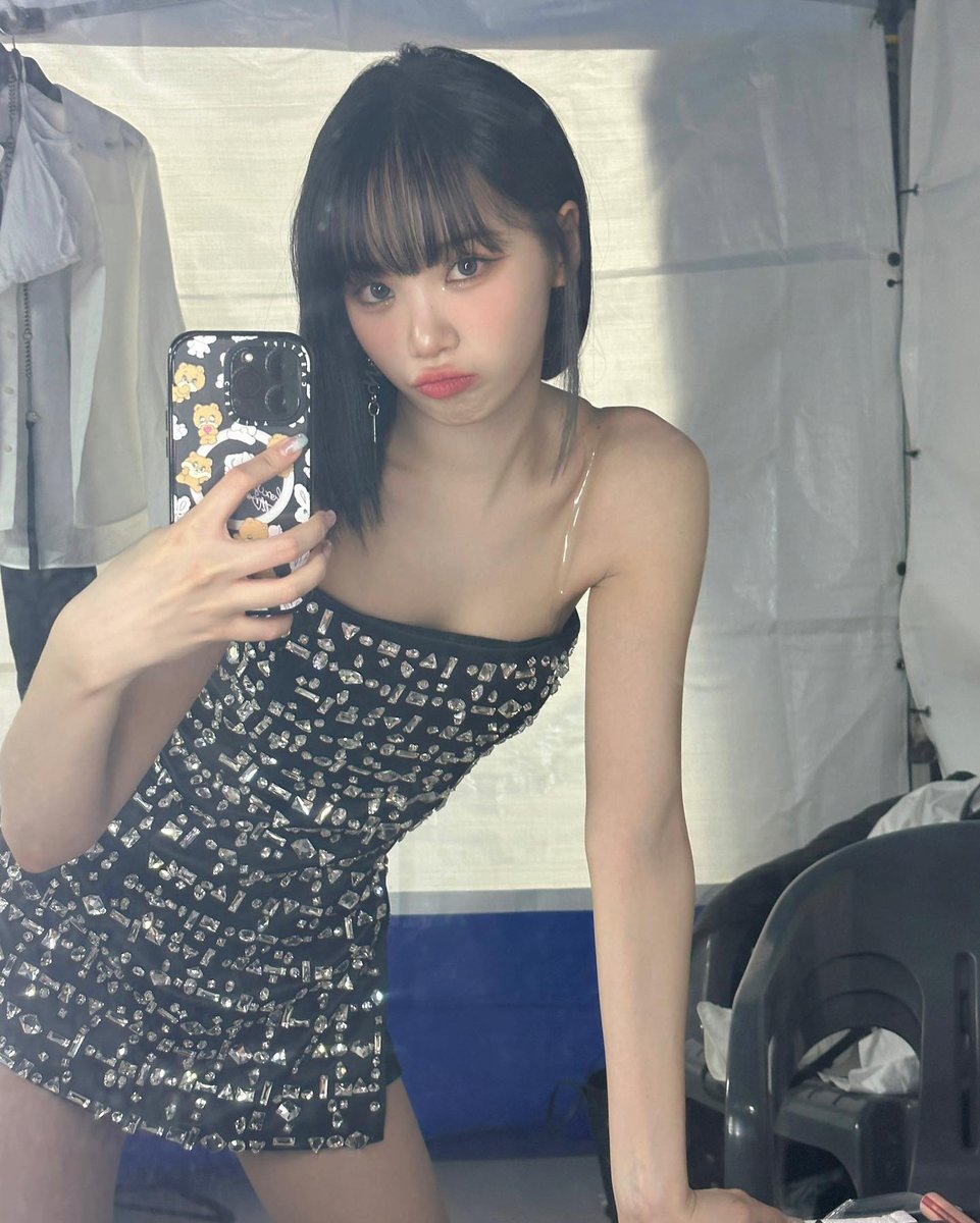 new chaewon mirror selcas everyone