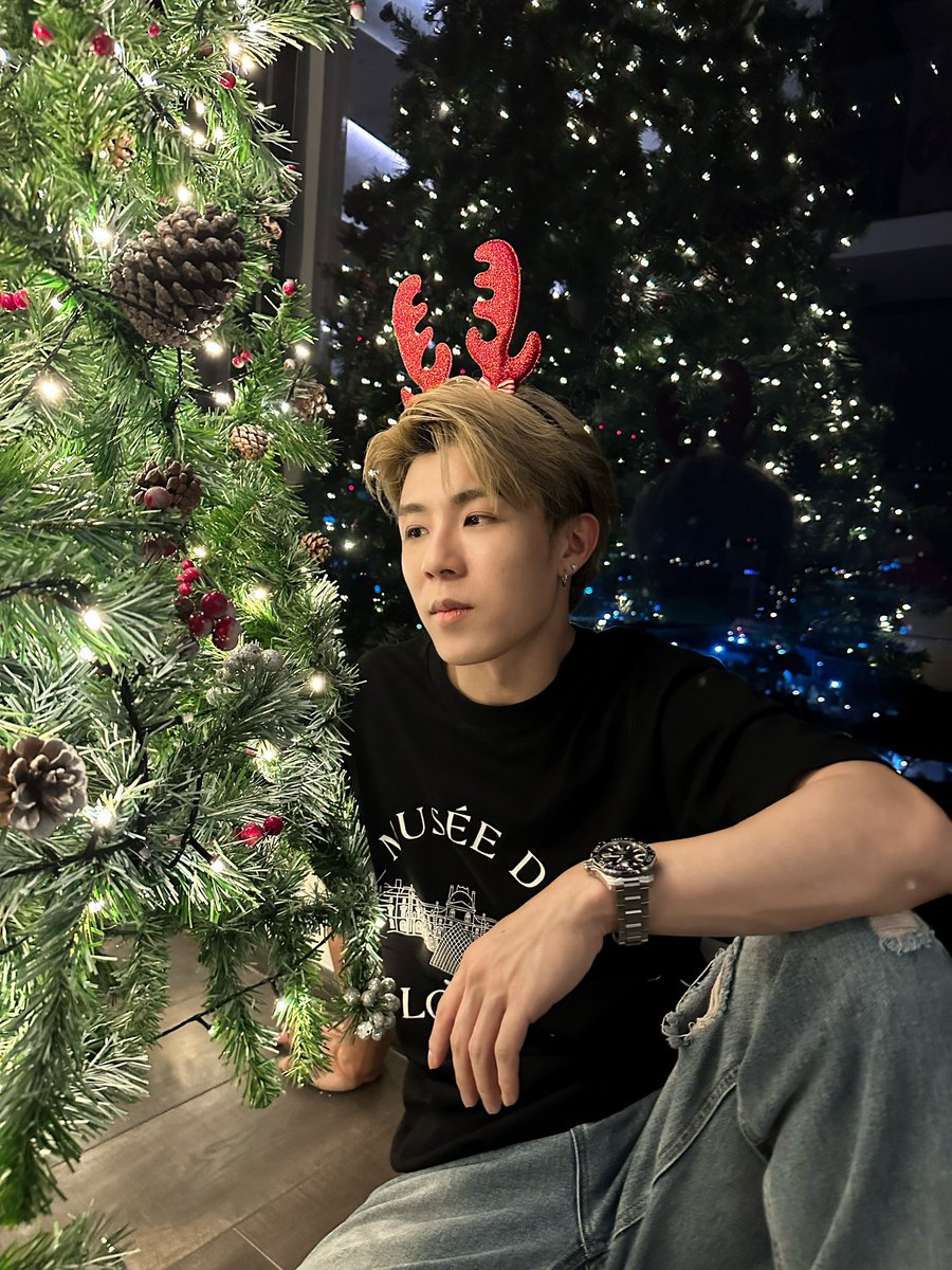 1ze_saranwich's tweet photo. Merry x’ mas🎄🎅🏻 https://t.co/YZb9zP4UHQ