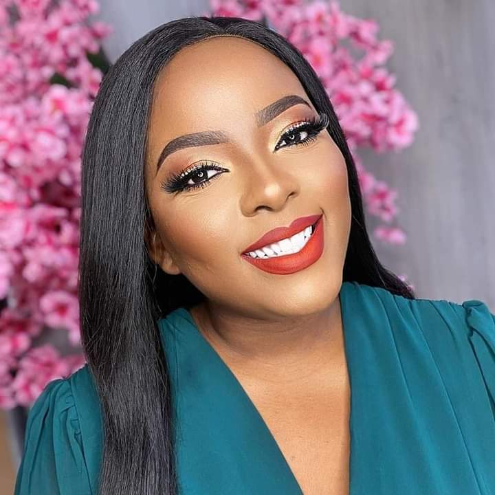 Merry Christmas to you, family! Enjoy the holidays and may the new year bring you joy and fulfilment.
💞💕

Make-up by Shine Bells 
Smile by Mr and Mrs Kulaisi
❤