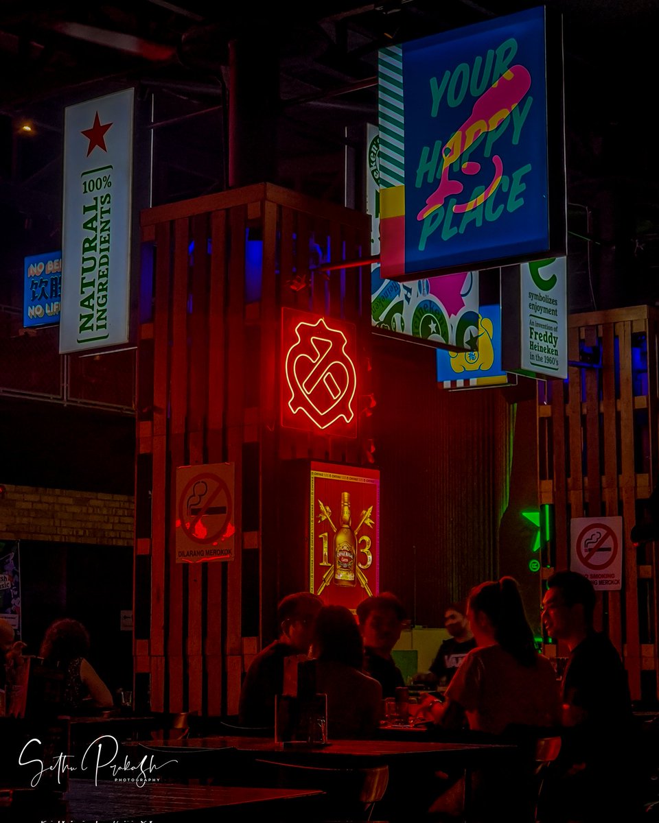 skashgraphy's tweet photo. Long Live Happy Hour!

#skashgraphy #streetphotography  #bar #yourhappyplace #malaysiaphotographyclub
#lensonstreets #akubukanfotografer https://t.co/1A21ec01Ch