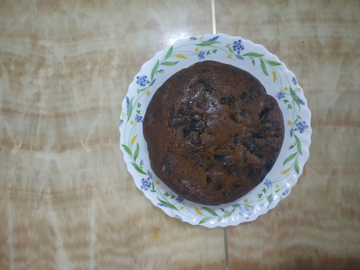 jagsrits's tweet photo. #christmascake to order in #hyderabad? #labonel review.very fresh but too flavored with raisins &amp; rum so the overall taste+consistency of the cake is  compromised.Enjoyed it a bit after keeping in the fridge.Expensive for the small serving evn by #labonel stds.With taxes 1521 https://t.co/KIH9IgyGvO