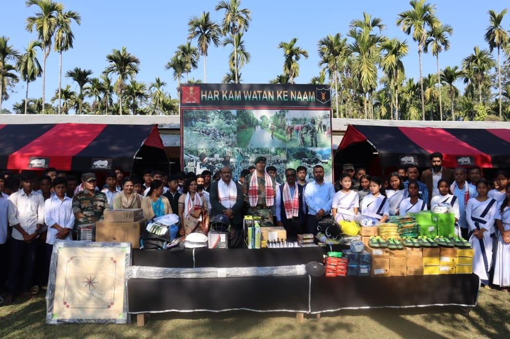 PRODefDehradun's tweet photo. #Rupai Battalion of #RedShieldDivision under @SpearCorps distributed IT peripherals and Sports Equipment to High School, Kordaiguri, Tinsukia with an aim to channelise youth on rightful path and maximise their capabilities.
@SpokespersonMoD
@adgpi
@easterncomd https://t.co/DcXFxCnQha