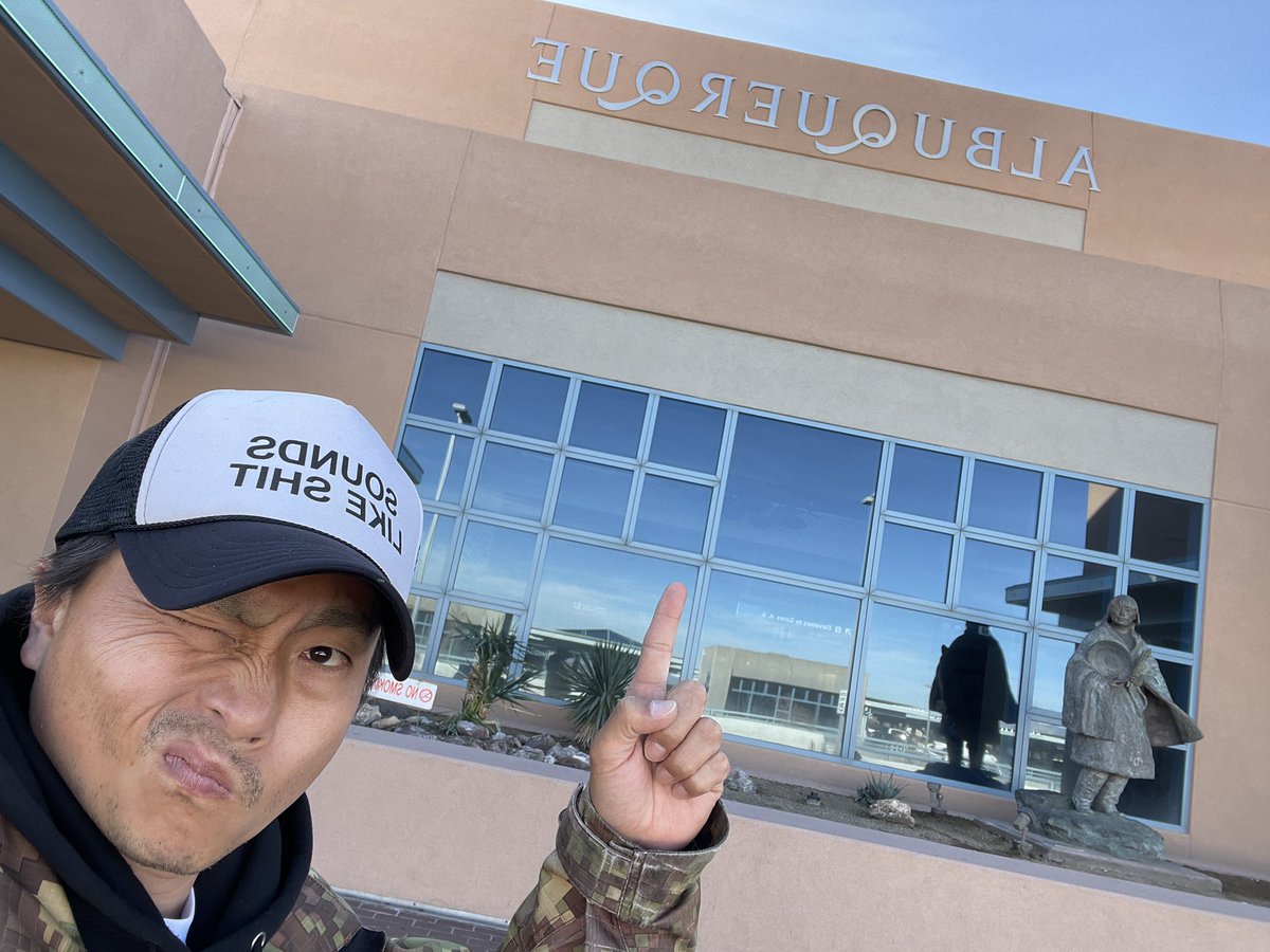 gon_punks_3's tweet photo. アルバカーキ到着！
いよいよメインイベント始まります！

#アメリカ #アルバカーキ #ガンプ鈴木さんと走ろう https://t.co/hrvCgREcIU