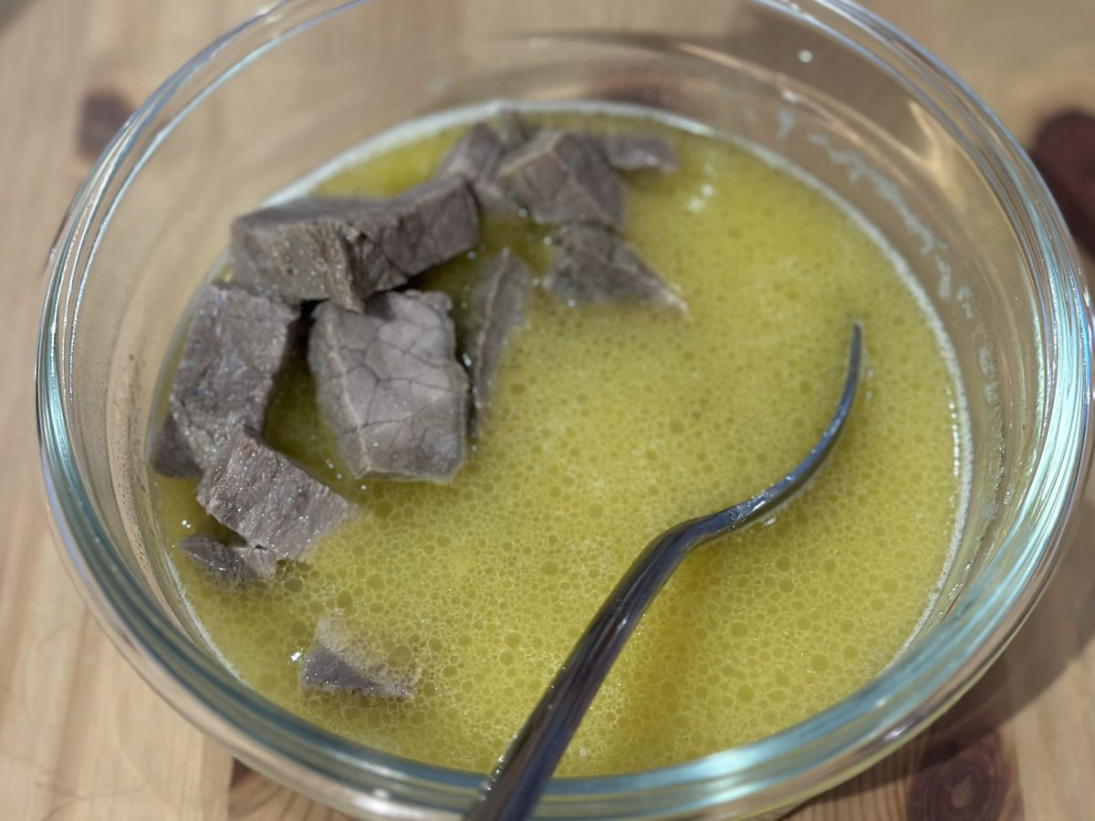 REV_Insulin_Res's tweet photo. Day 6 of #worldcarnivoremonth.
I had two of these bowls. Roast beef in its broth I cooked yesterday. #towmad
386g beef with 44g of butter, 2 eggs and 2 tbsp MCT oil in my coffee.
#ProperHumanDiet #reclaimingmyhealth https://t.co/9OLK6H2VQf