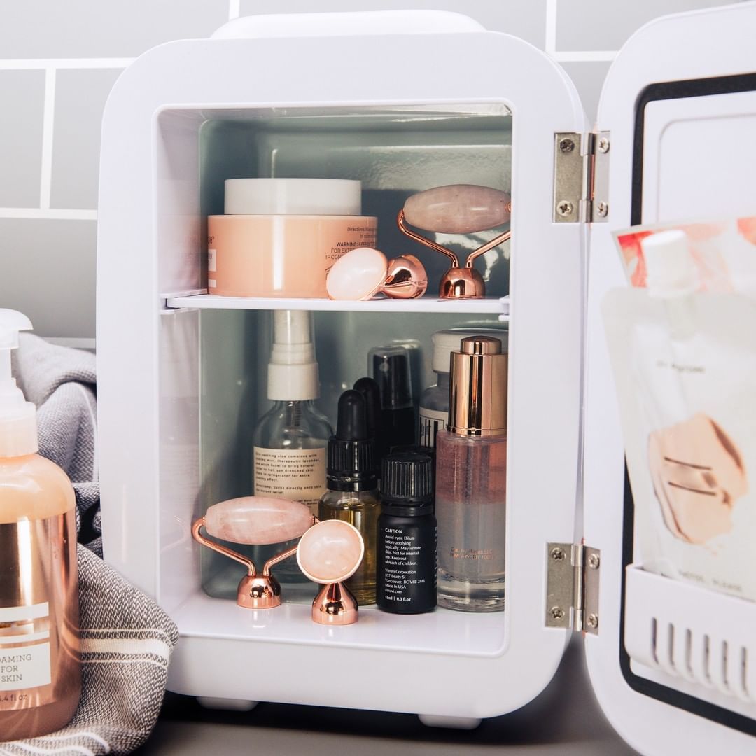 FT_Flawless's tweet photo. Chill out (literally) with the Flawless Beauty Fridge 💖 It helps keep your skincare tools &amp; products at just the right temperature, so they last longer &amp; instantly help to soothe your skin!

Get your own Flawless Fridge on @amazon  🛒 https://t.co/q27b93hKrK