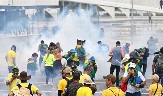 GHNordelo5's tweet photo. Condenamos el intento de golpe de estado en #Brasil. Apoyamos a @LulaOficial y la voluntad democrática del pueblo brasileño, expresada en las recientes elecciones. #NoAlGolpeEnBrasil #CDRCuba https://t.co/yM1uwsSm3U