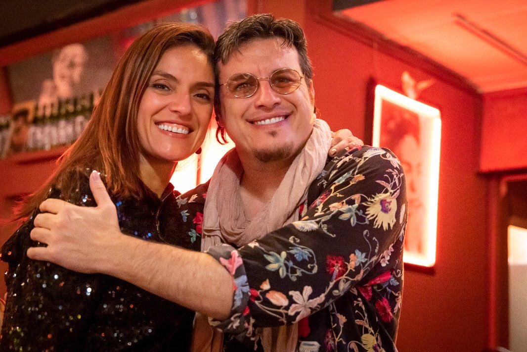 Recuerdos preciosos de Bogotá. Me las mandó hoy el fotógrafo Juan Sebastián Pinilla, de mi concierto el pasado mes junto a amigos tan queridos como <a href="/Roberto_Camargo/">Camargus Novus</a> <a href="/luciofeuillet/">Lucio Feuillet</a> o <a href="/VictoriaSur/">Victoria Sur</a> 💚