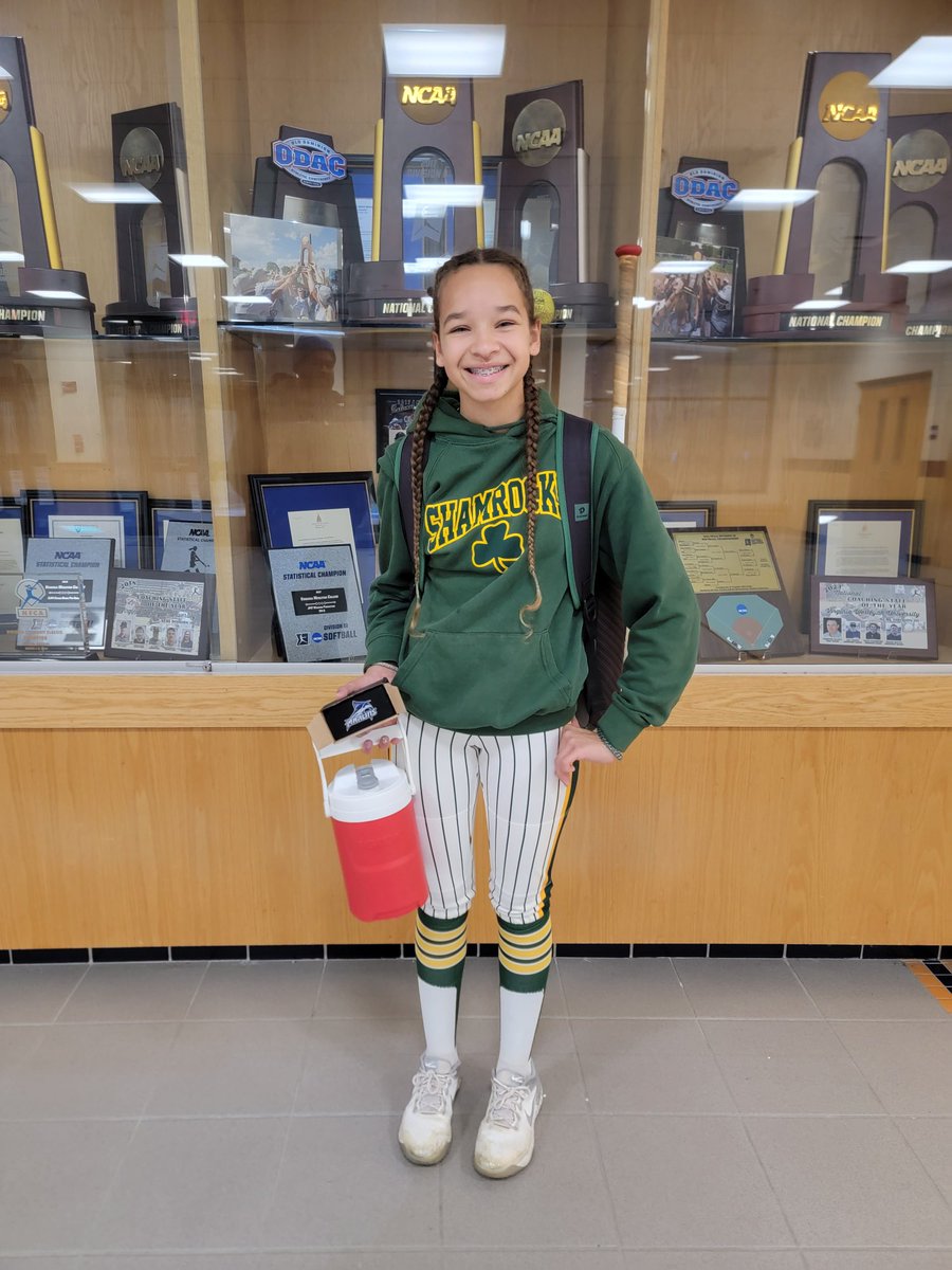 BrooklynB2027's tweet image. I spent the day at @VWUSOFTBALL with @ElliottSaysWhat and his amazing crew for their defensive and hitting camp! I had fun, learned a lot and even won the 12+ older hitting challenge! Always a great time. #funtimes #learningwhilehavingfun @IHartFastpitch