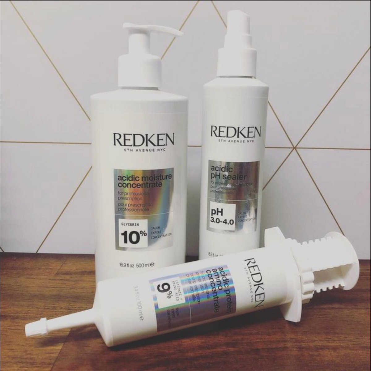 Your hair will never feel so healthy and strong when using #redken Acidic Bonding Treatment! 💪🏼  #hairtreatment #healthyhair #bondingtreatment #haircare #hairgoals @SummitSalon