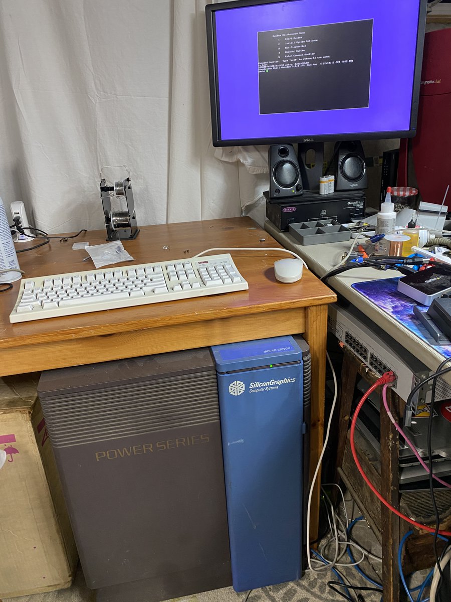 atariorbit's tweet image. Old school CGI on my SGI PowerSeries. Running Wavefront Personal Visualizer from 1998 and rendering the included space shuttle scene. Luckily this software was recently found and saved, I had the right hardware to run it. #sgi #cgi #wavefront