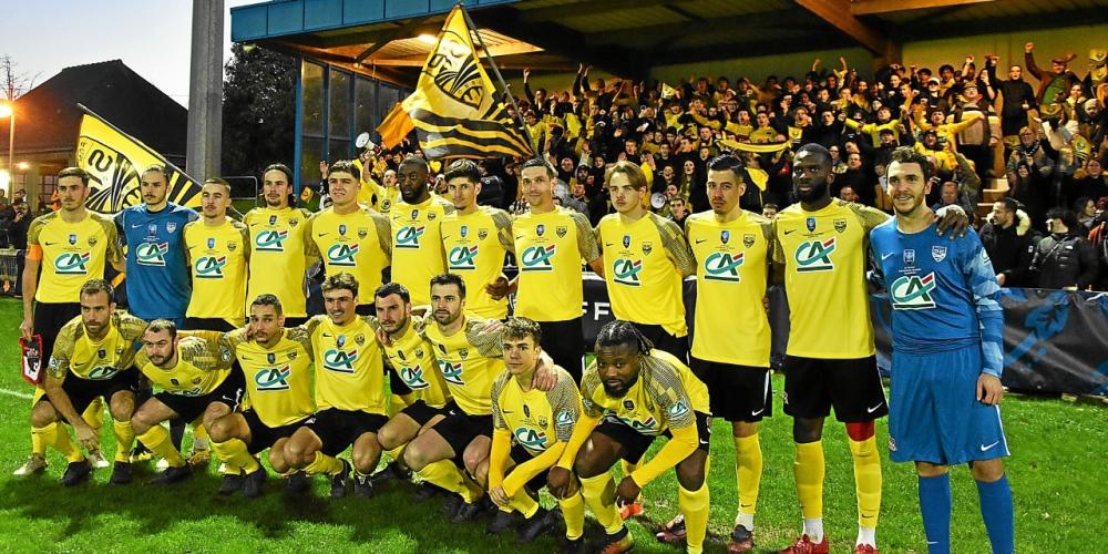 StadePontivyen's tweet photo. Le club remercie les très nombreux spectateurs et amoureux du stade venus en nombre soutenir nos Noir et Or 🖤💛. Nous félicitons @VHFootOfficiel  pour leurs supporters exemplaires et leur victoire. Nous leur souhaitons de revivre une belle épopée. https://t.co/2MnEHGUlFu