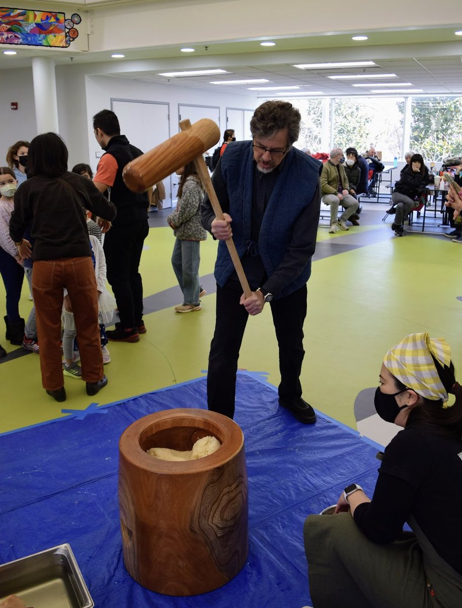 Happy New Year! Yesterday we had our annual Mochitsuki celebration! It was fun to reconnect with many alumni families and spend time with friends, students, and teachers.
Thank you to the many volunteers who worked hard to pull off another successful mochitsuki!