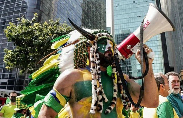 edsaacv's tweet photo. La nueva moda al invadir Capitolios y congresos.

Interesante...

#Brazil #Trump #Bolsonaro https://t.co/jOok2Irsir