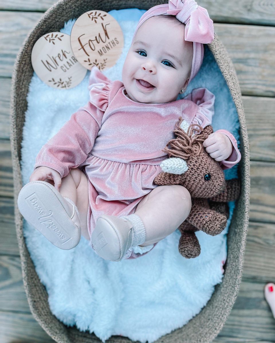 lauuurthompsonn's tweet photo. Just my 4m old 🥺💗 https://t.co/ipHwQRiHUl