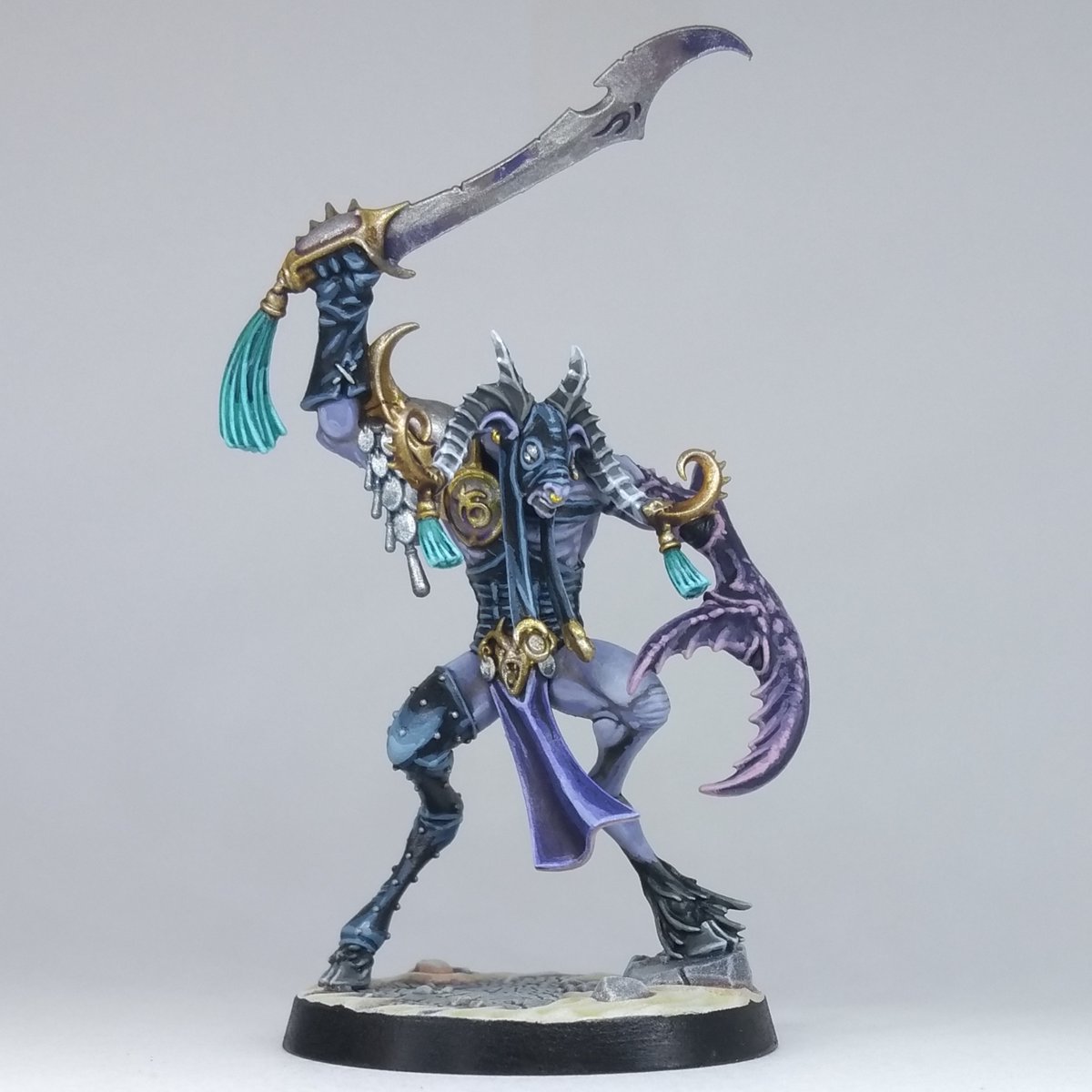 I’ve ventured into the #Direchasm once more! 

This time, the Ruinous Powers took hold of me and forced me to paint the Dread Pageant. Anyways, here’s Slakeslash ready to crush the opposition with his great Claw.

#WarhammerUnderworlds #WarhammerCommunity #Warmongers