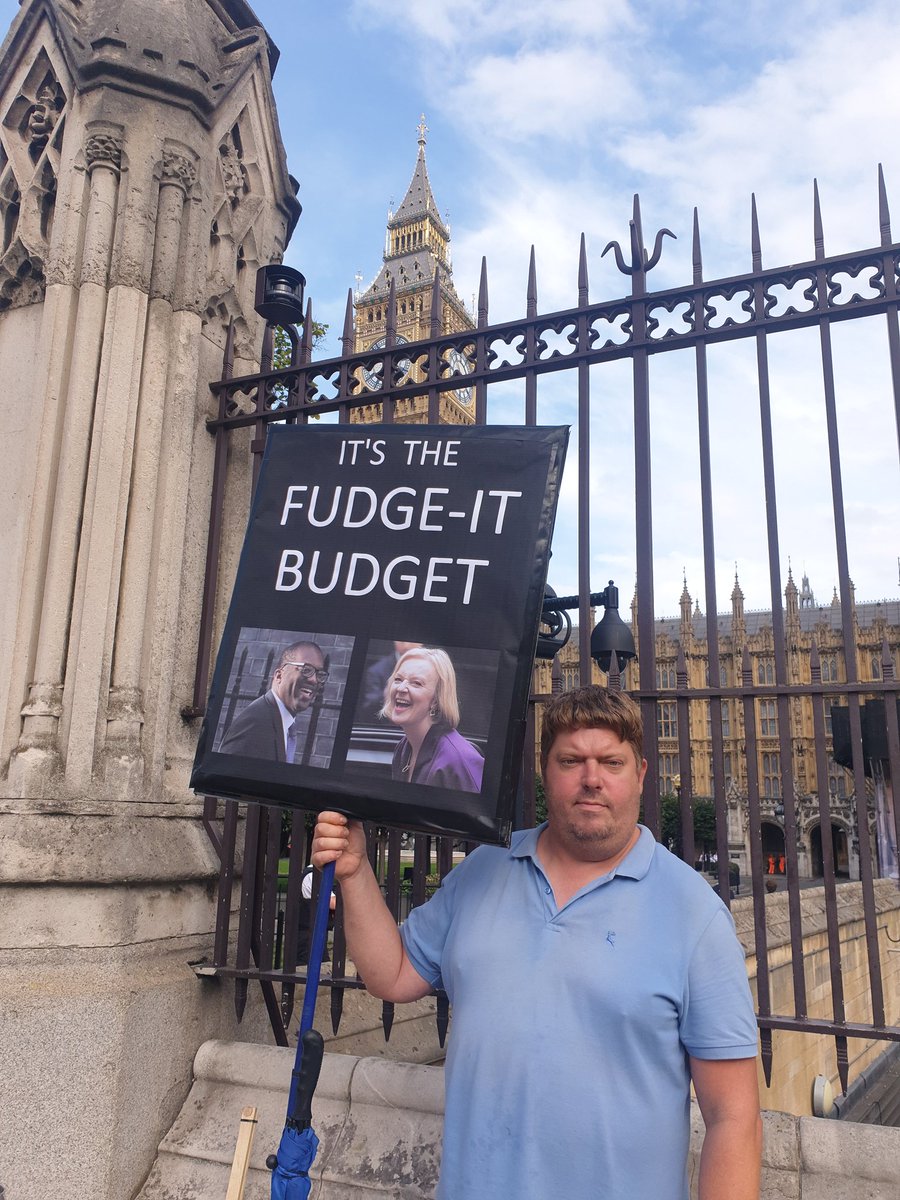 @GodwinAdamsonJ1 @ArtCrunchy @JohnWest_JAWS @OfficialEUA @ForgottenLtd @AndyBurnhamGM Myself and the @snb19692 @SODEMAction regularly are outside Parliament and Tory conference's

With the GE being in 2 year's we need more and more to join us and let the Government know we won't be silenced!
@OfficialEUA #ToriesOut185
#TakeBackDemocracy