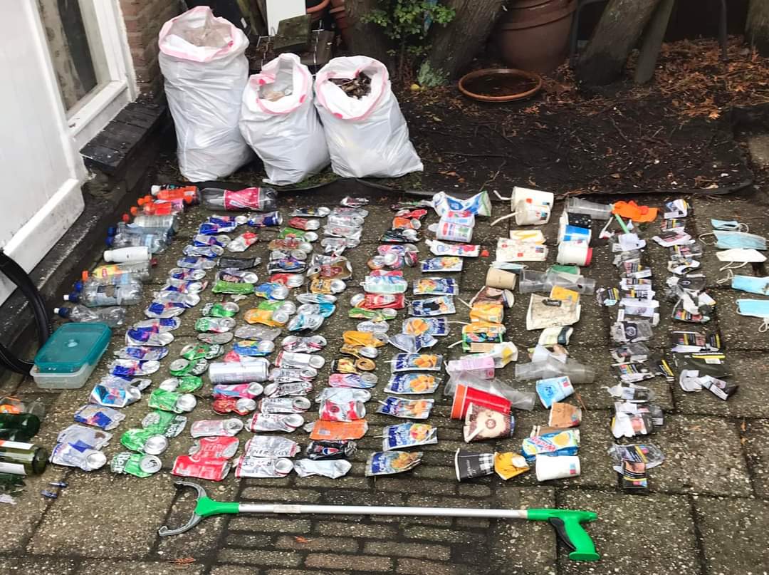 2022 final week pickup = 770 pieces cleared

My 2022 collection consisted of 37823 items-1445 cigarette packets;4842 drinkcans;784 plasticbottles;404 glassbottles;2445 drink receptacles;226 balloons;394 singleuseplastics;788 facemasks;25867  miscellaneous  items-all recycled🌍
