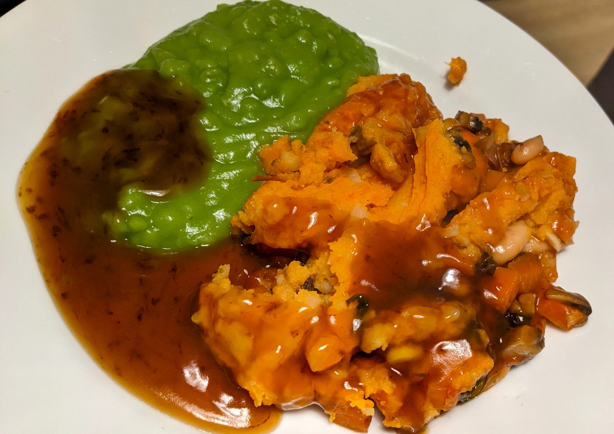 VeganOlive1's tweet photo. Homemade #Shepherdless pie, mushy peas & gravy for #Sunday tea #Veganfood #Veganuary2023 #Veganuary ππβ€οΈπ»ππ± https://t.co/AMLATsNLcj