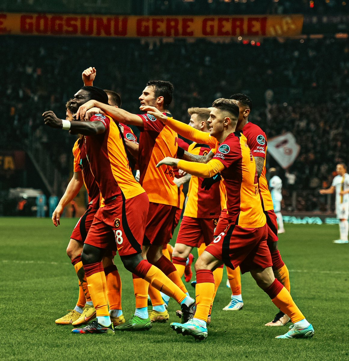albay_cemal8's tweet photo. GALATASARAYLIYIM DE❤️💛 https://t.co/Qdbp9fnMoC