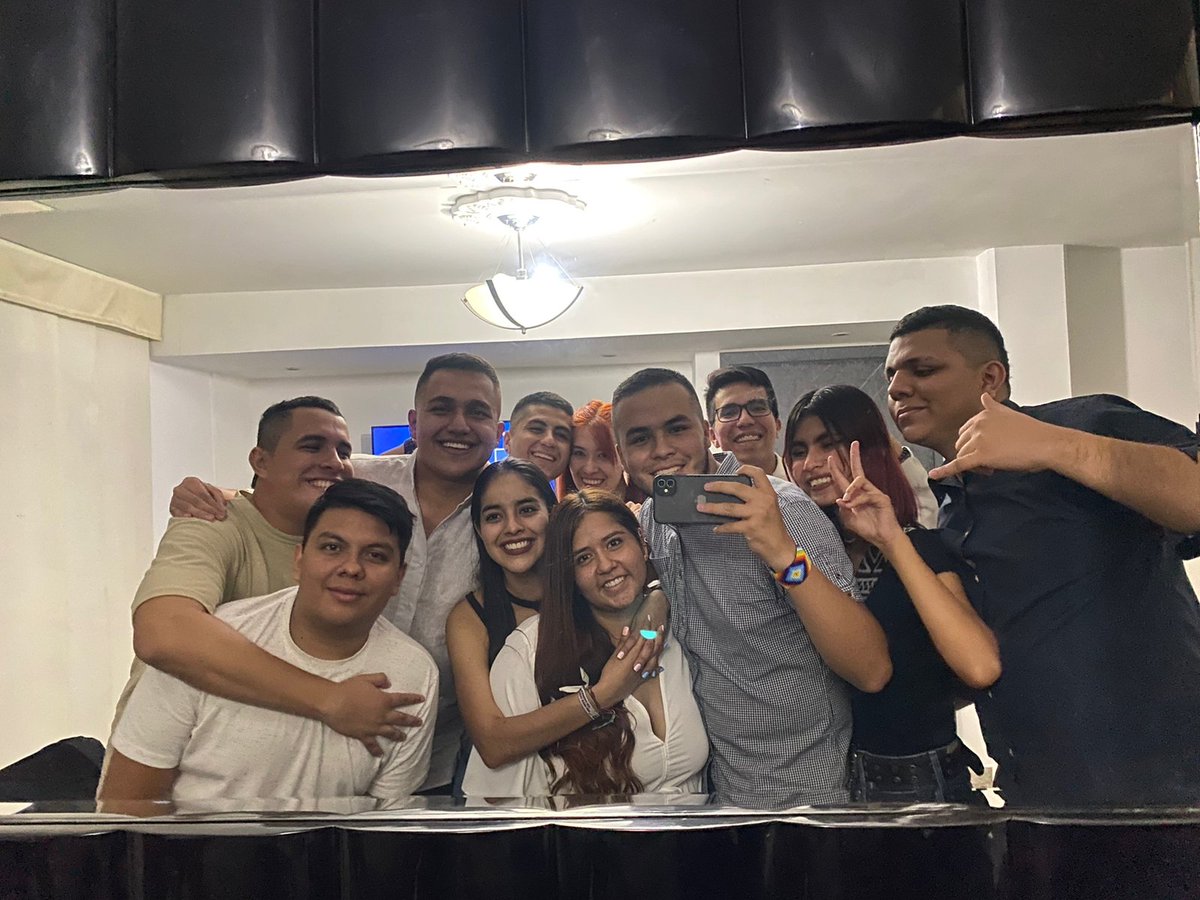 Valen_ausecha's tweet image. Recuerdo del reencuentro más esperado, el pasado 17 de diciembre. 
Por un 2023 luchando, caminando y riendo con ustedes. Seguimos transformando las regiones. ❤️‍🩹
@Uni_Unidas