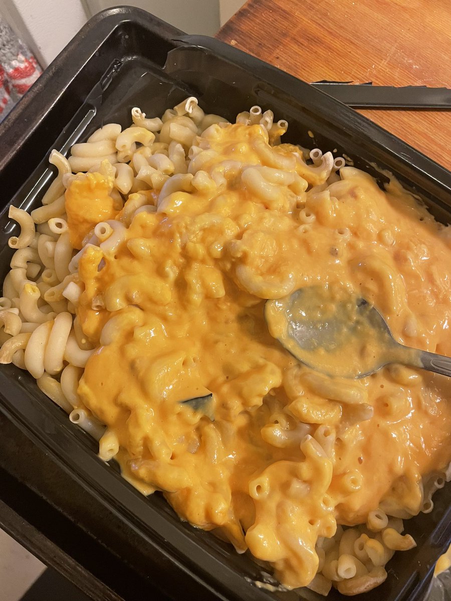 Davkai's tweet photo. Hey @WalmartCanada I found shards of plastic in my macaroni and cheese!! Wtf! https://t.co/hsrNcu1tZT