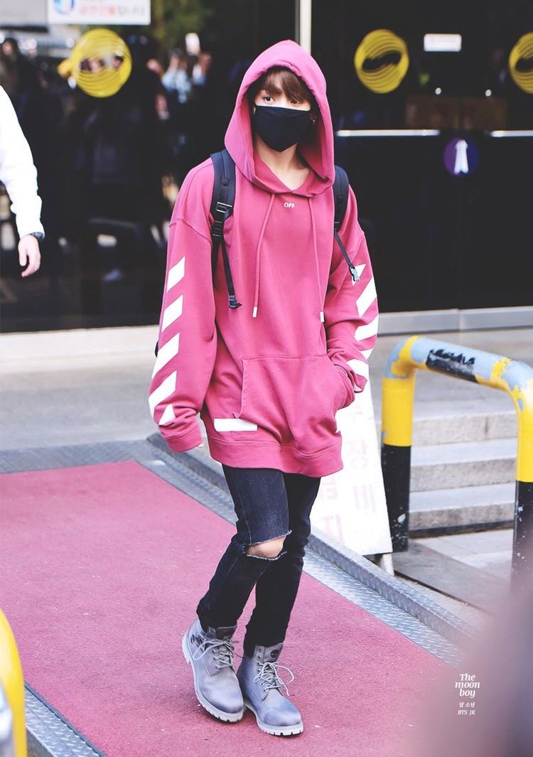 vkookfess's tweet image. jungkookie cantik 😣  vkf