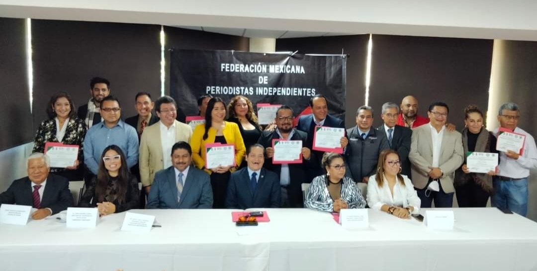 vmpuebla's tweet photo. Generales| #FEMPI entrega #reconocimientos a #periodistas de #Puebla
@anacelialara
https://t.co/yHyFAoWYWN https://t.co/EJv6g7c9i8