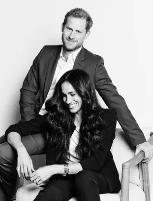 OldeCuriosity's tweet photo. Never tweeted about the Royals before but, please can everyone just leave them all alone?? There are more important things going on the world at the moment, right?? #RoyalFamily . 
You want some truth?? Watch Netflix https://t.co/6O5yvyO4ec