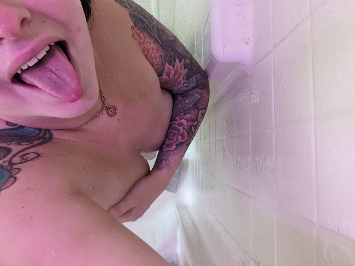 AmberLynnMadi's tweet photo. Good morning!! It is stilp morning right 🥰 i love #showertime #tattoos #babygirl #bisexual #girltime https://t.co/WiMvzSZsyN