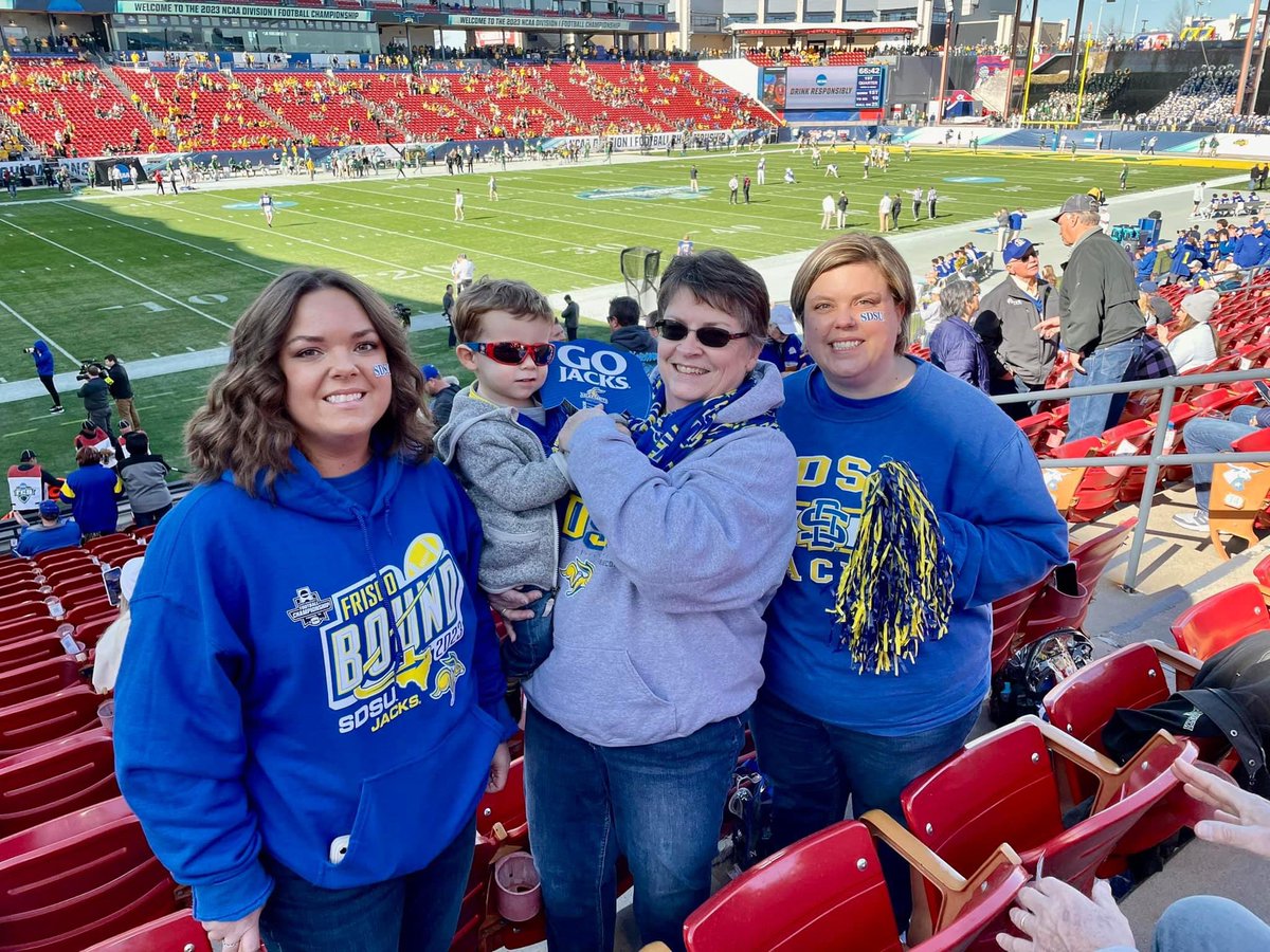 seniaJborg's tweet photo. EARS UP! ✌️🐰 #GoJacks #FCSChampionship https://t.co/19pWeleInT