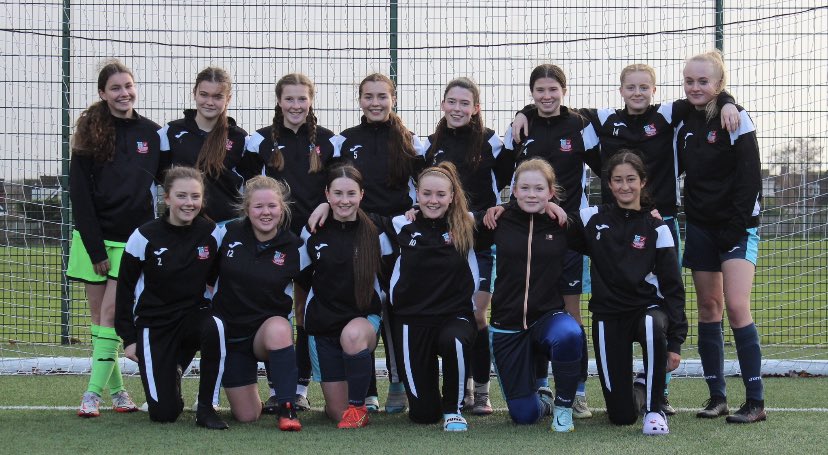 The whole gang together today for a New Year picture ! 
Bowers &amp; Pitsea U18 Reds 2023⚽️👍🏻<a href="/BowersU18Reds/">Bowers & Pitsea U18 Ladies Reds</a> <a href="/BowersGirlsFC/">Bowers & Pitsea Girls FC</a> @BowersGirlsSec <a href="/ECGFL_2018/">Essex County Girls Football League</a> <a href="/EssexCountyFA/">Essex County FA</a>