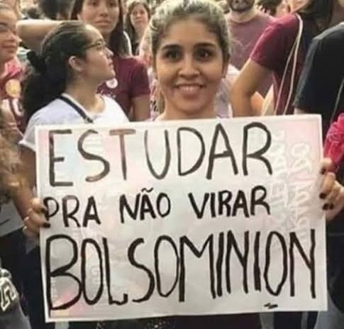 E os bolsominions ainda não aceitaram que perderam que vergonha, aceitem Lula presidente e Bolsonaro perdeu.

Força nacional/ eu autorizo Flávio dino/ esplanada/patriotas/ terroristas/Capitólio/manifestantes/ ditadura/gado