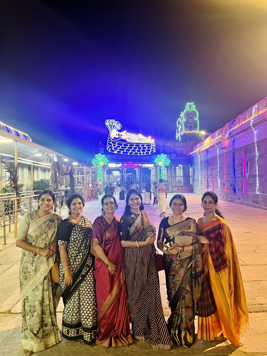 arudramayuri's tweet photo. Had a wonderful darshan of #jumbukeshwara lingam one of the panchabhoota Lingam #jalalingam and #swargavaasal darshan of #sriranganathar in #srirangam #Trichy
A new start 🙏🙏🙏 https://t.co/LV1iqepqo2