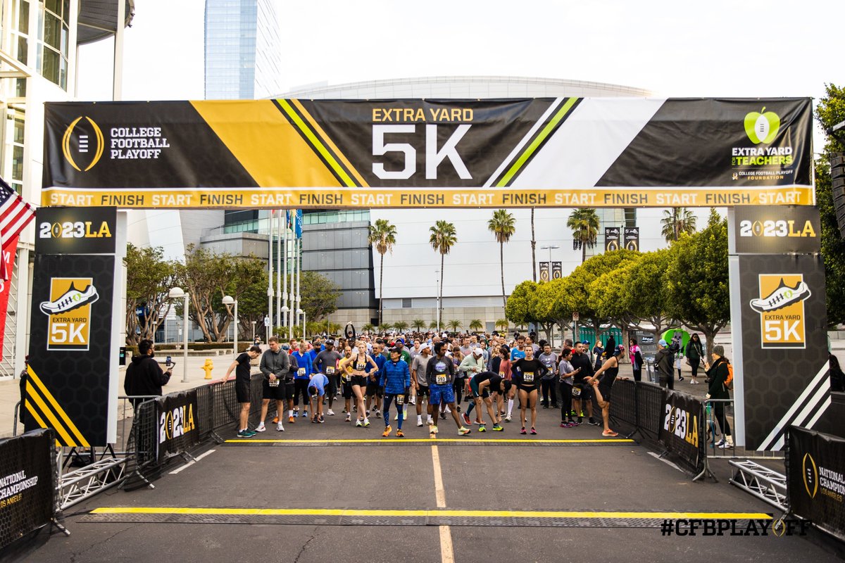 CFBPlayoff's tweet photo. downtown dash 🏃‍♂️

#CFBPlayoff | #NationalChampionship | #ExtraYard5K https://t.co/afXjK5lMMA