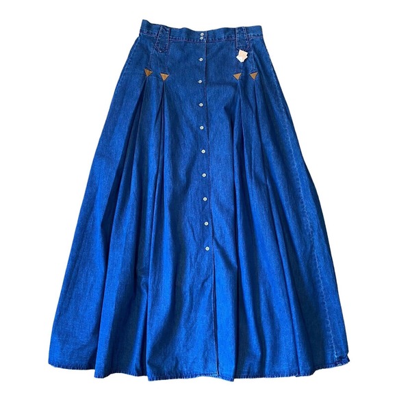Elizabe28958405's tweet photo. So good I had to share! Check out all the items I'm loving on @Poshmarkapp #poshmark #fashion #style #shopmycloset #frontierclassics #mossimosupplyco #vintage: https://t.co/zURiByNFHk https://t.co/TQfZPyDzi1