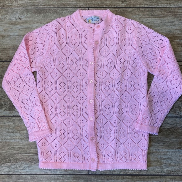 Elizabe28958405's tweet photo. So good I had to share! Check out all the items I'm loving on @Poshmarkapp #poshmark #fashion #style #shopmycloset #frontierclassics #mossimosupplyco #vintage: https://t.co/zURiByNFHk https://t.co/TQfZPyDzi1