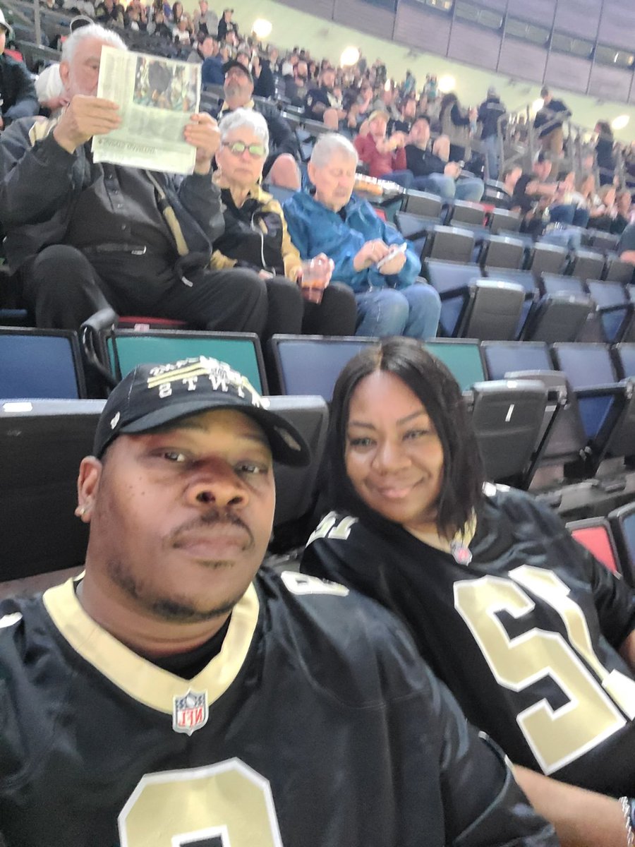 fefewill4u2's tweet photo. First Saints game! #Saints ❤️ https://t.co/Kwzmq1qGXZ