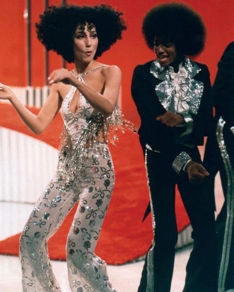 An iconic photo of Cher and  Michael Jackson circa 1975.
#MichaelJackson #Cher
#PicOfTheDay
#oldschool #oldschoolmusic