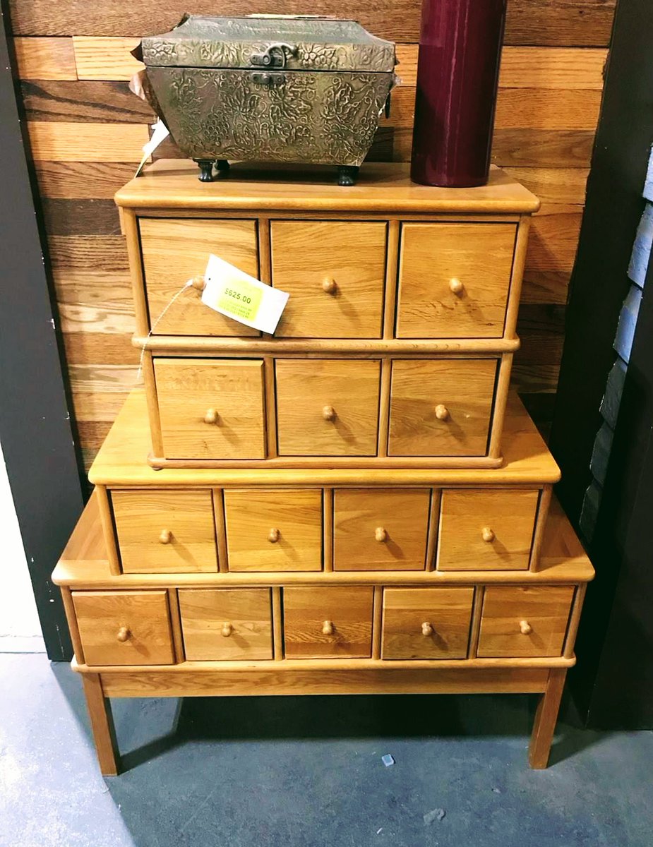 Ready to bring a #vintage touch with modern functionality into your home? Check out this classic #apothecary-style cabinet! It's listed for $500, and if unsold, will drop to $406 on January 21st. It's a real beauty....😍