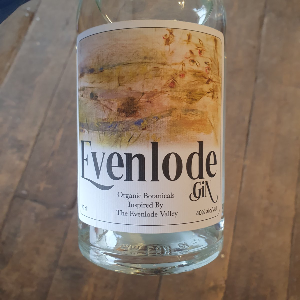 First taste of Evenlode Gin, inspired by the Evenlode Valley. Love this! Lovely fresh citrus and floral notes.
Recently launched and available from Café de la Post and The Tite Inn in Chadlington, also at The Charlbury Deli. #gin #londondrygin #organicbotancials #cotswoldlife
