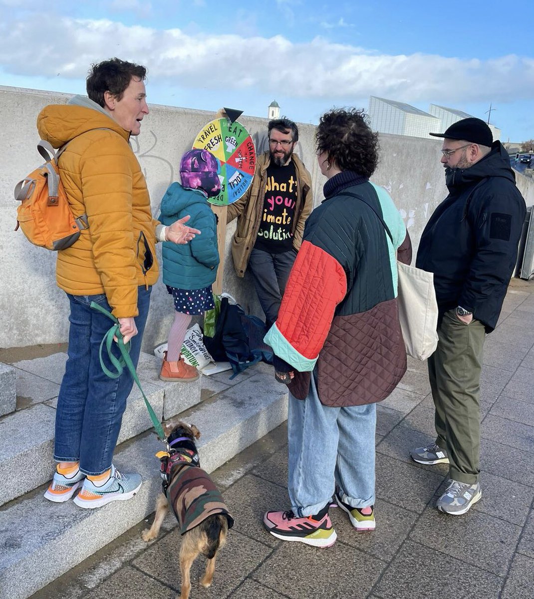 DrChrisNewman's tweet image. Repping @taketheJUMPnow on Margate seafront today - The girl was explaining to me why EAT GREEN doesn’t include all vegetables, as some of them aren’t green. That was me told!

#SundaysforScience #Climateresolution