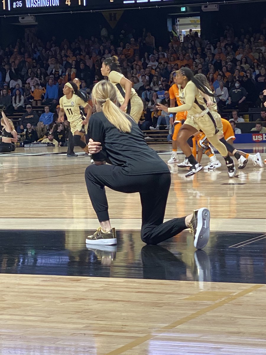 GREAT to attend our Commodores ⁦@VandyWBB⁩ vs Tennessee today with ⁦@VandyAD⁩ - I love Coach ⁦⁦@SheaRalph⁩ 's leadership, focus, dedication, commitment to our student-athletes (and awesome gold footwear!)