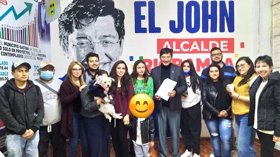 RioCapitalAnima's tweet photo. John Vinueza, candidato a la alcaldía de Riobamba se compromete formalmente con la fauna urbana.

El día viernes 6 de enero firmó la Carta de Compromiso elaborada por la Red Animalista de Chimborazo en donde a través de 16 postulados velará por el bienestar animal #Riobamba https://t.co/LP8YhYfPZk