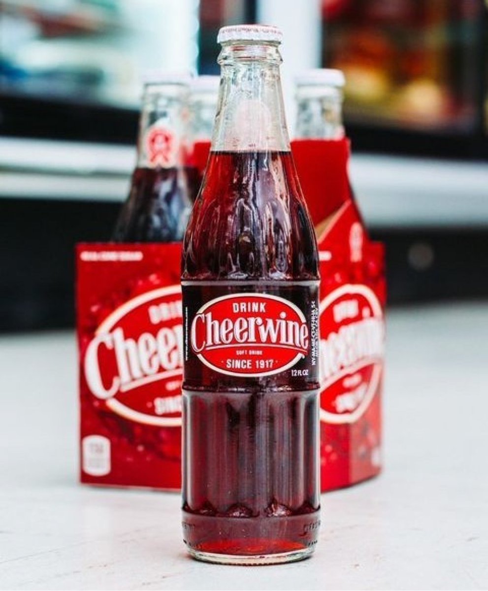 Only true Southerners bundle up and crack open a Cheerwine in the winter. 😉 🍒 What is your favorite wintery way to enjoy Cheerwine? 

📷: drinkcheerwine