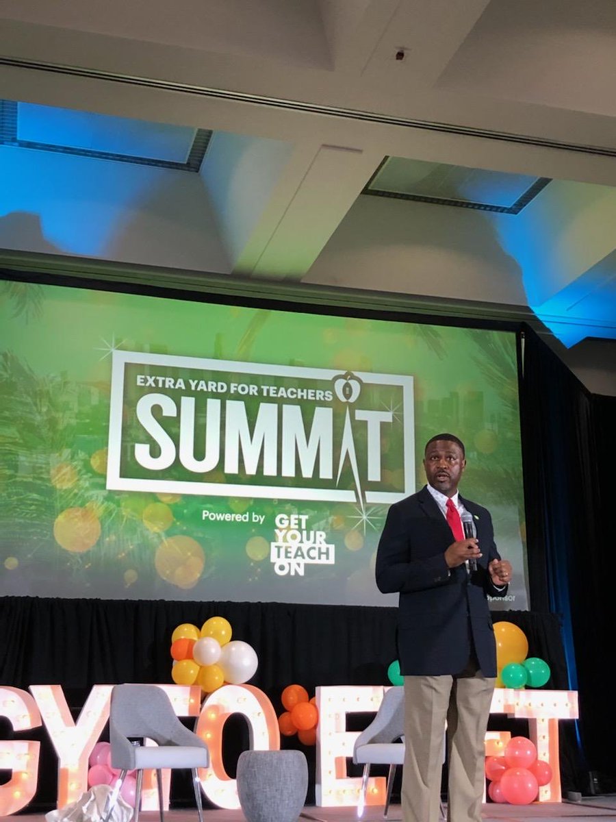As an educator, I’m committed to 2 things: 1) Believing in my students, 2) Celebrating their growth. Honored to share this message during the ⁦<a href="/CFPExtraYard/">College Football Playoff (CFP) Foundation</a>⁩ for teachers summit in LA! #NTOY22 ⁦<a href="/CCSSO/">CCSSO</a>⁩